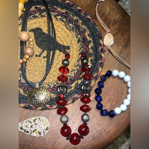 LOT Costume Jewelry 9 PIECES Necklaces/Bracelets/Pin/Prayer Beads - Sterling - Picture 9 of 16